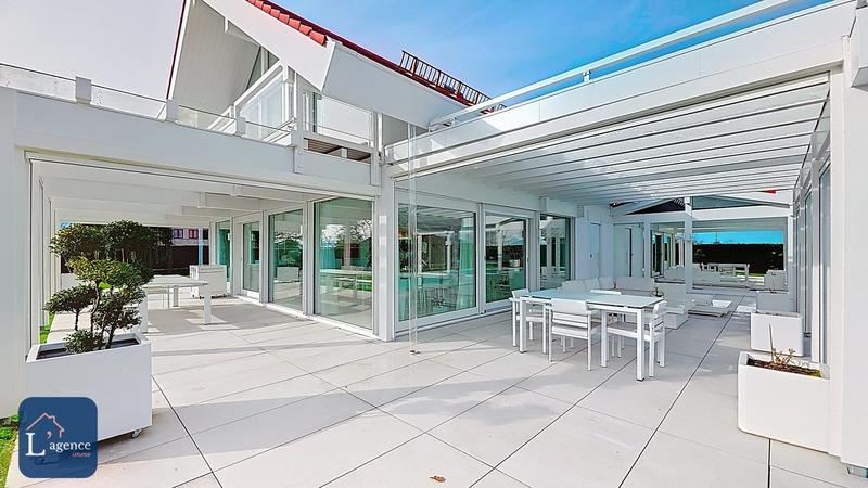 Maison contemporaine - 257 m² - 7 pièces