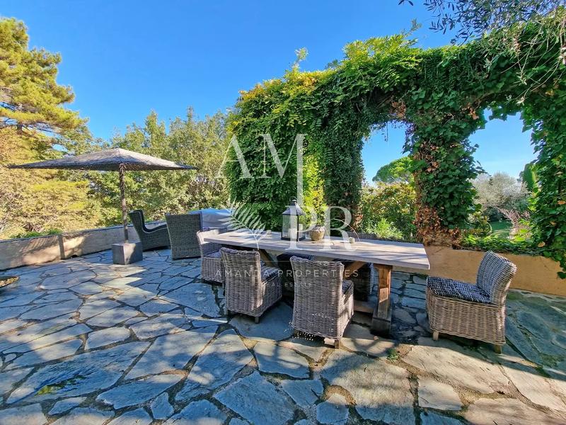 Maison - 290 m² - 7 pièces