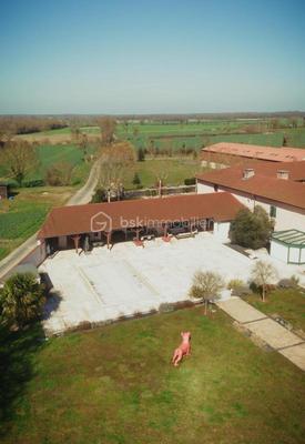 Propriété - 3 000 m² - 30 pièces