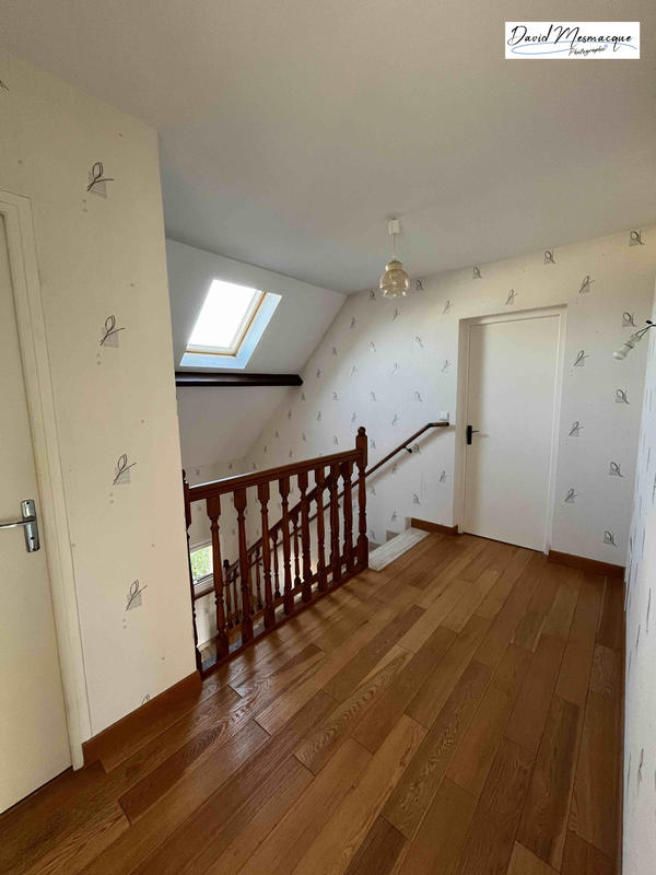 Maison - 207 m² - 9 pièces