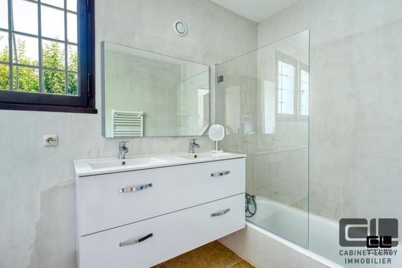 Propriété - 358 m² - 8 pièces