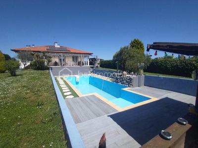 Maison traditionnelle - 230 m² - 5 pièces