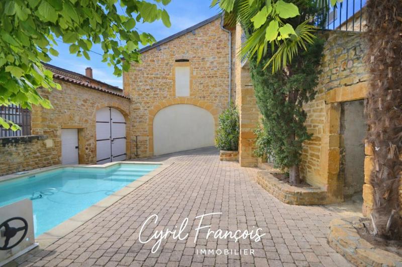 Maison - 212 m² - 8 pièces