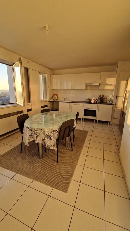 Appartement - 90 m² - 5 pièces