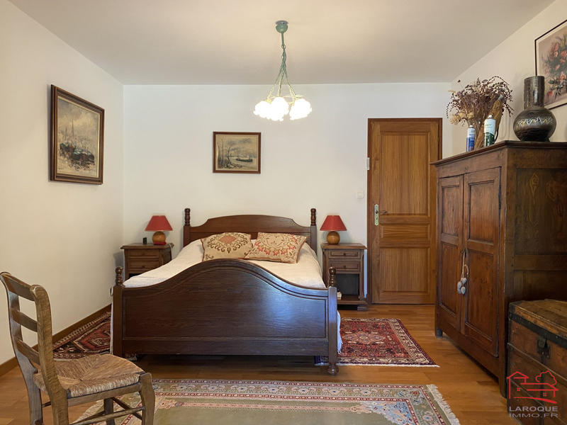 Maison - 220 m² - 6 pièces