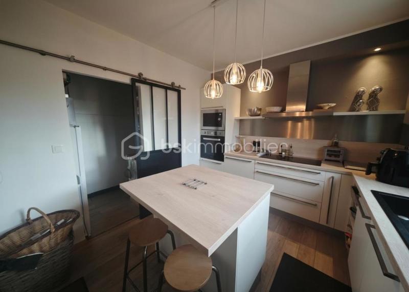 Maison - 225 m² - 7 pièces