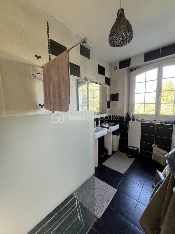 Propriété - 258 m² - 9 pièces