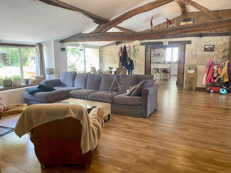 Maison de village - 300 m² - 8 pièces