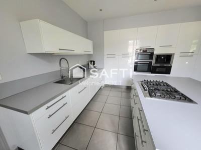 Maison - 270 m² - 9 pièces