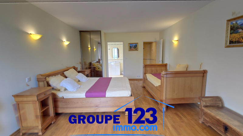 Maison - 382 m² - 10 pièces