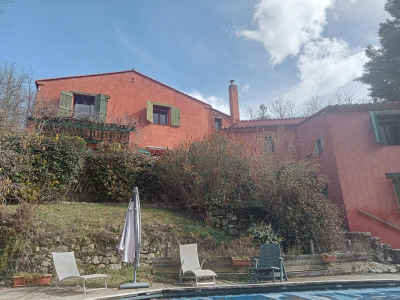 Maison - 275 m² - 9 pièces