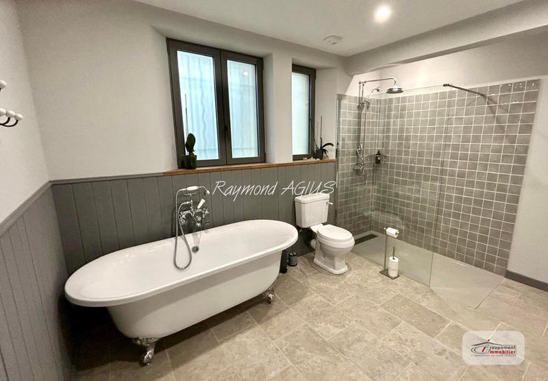 Maison - 292 m² - 11 pièces