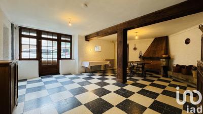 Maison - 302 m² - 12 pièces