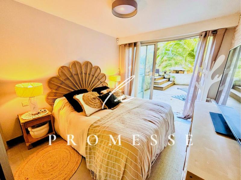 Villa - 301 m² - 9 pièces