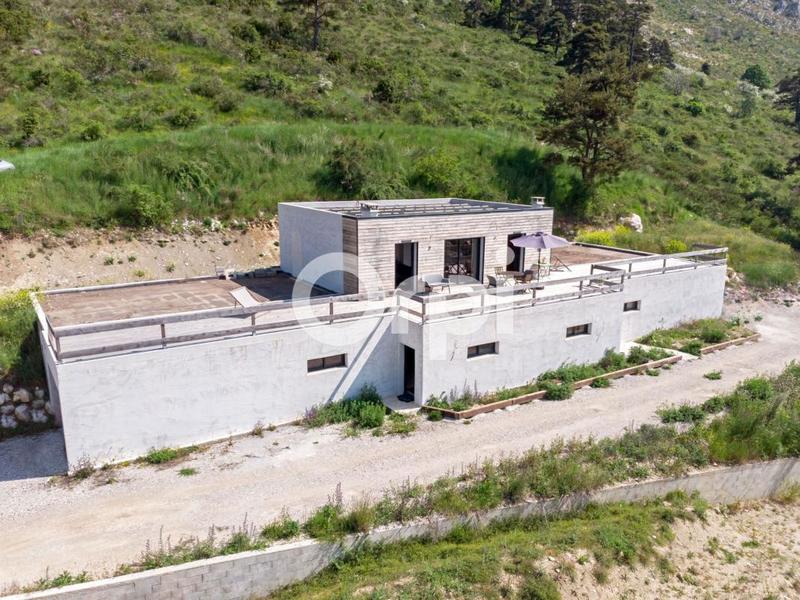 Maison - 250 m² - 6 pièces