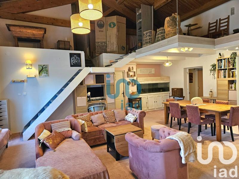 Maison - 240 m² - 8 pièces