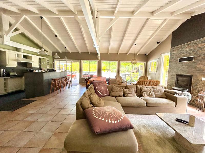 Maison - 240 m² - 11 pièces