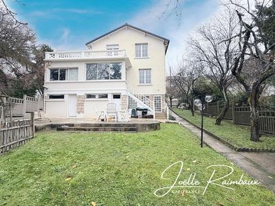 Maison - 186 m² - 7 pièces