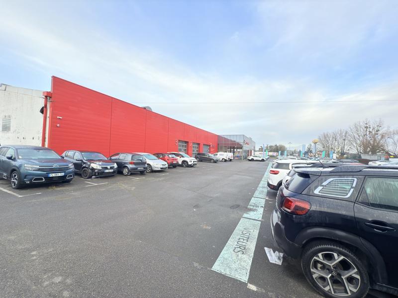 Local commercial - 2 654 m² - 10 pièces