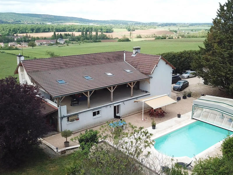 Maison - 303 m² - 11 pièces