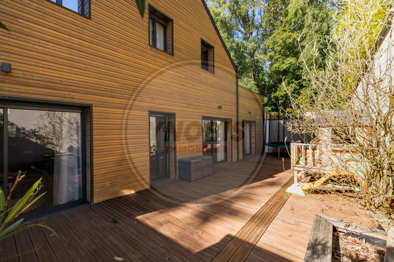 Maison - 161 m² - 6 pièces