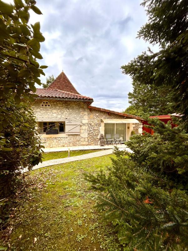 Maison - 270 m² - 8 pièces