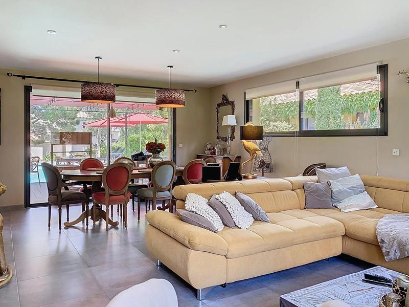 Maison - 215 m² - 7 pièces