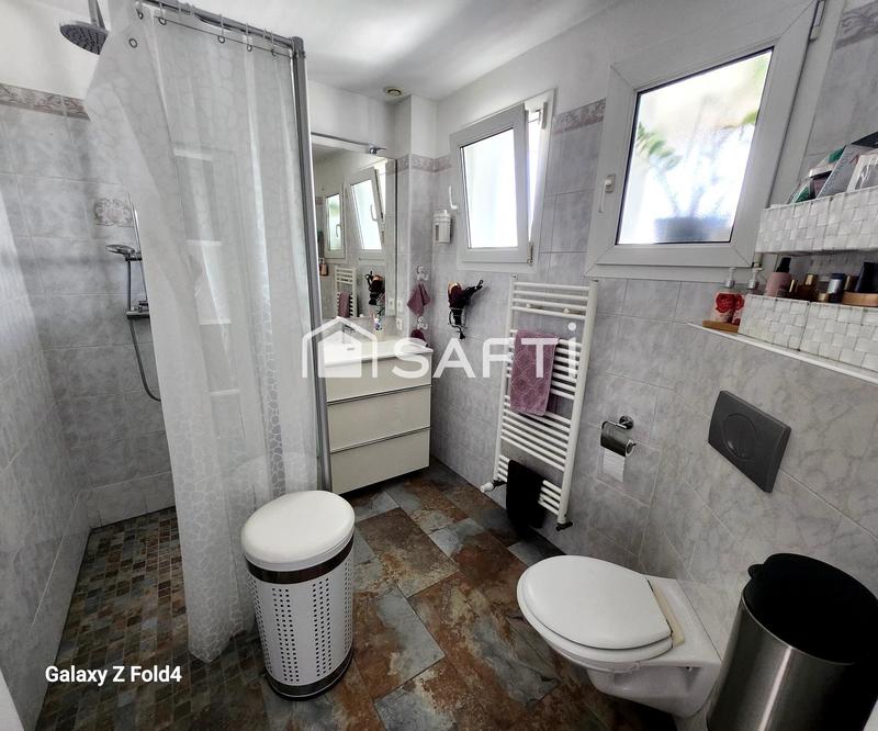 Maison - 213 m² - 9 pièces