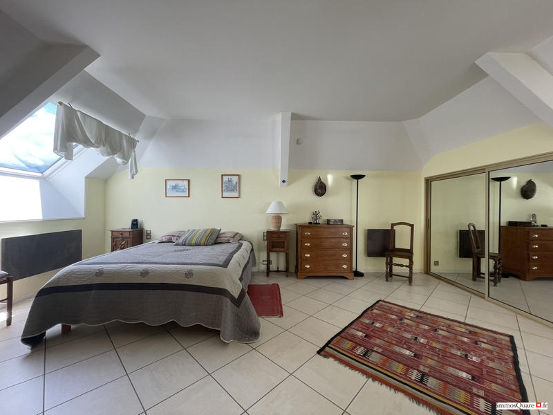 Villa - 249 m² - 9 pièces