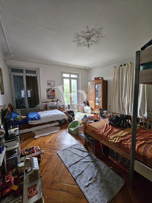 Appartement - 159 m² - 5 pièces