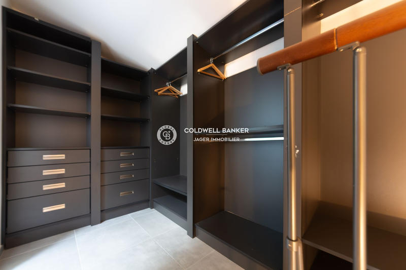 Appartement - 99 m² - 4 pièces