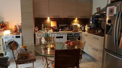 Immeuble - 65 m² - 3 pièces