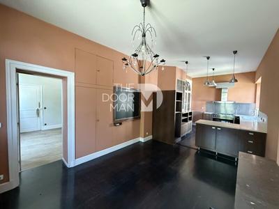 Appartement - 196 m² - 7 pièces