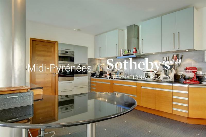 Maison - 350 m² - 9 pièces