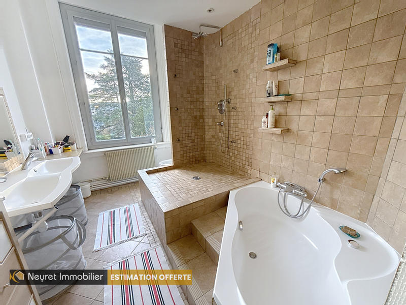 Appartement - 229 m² - 7 pièces