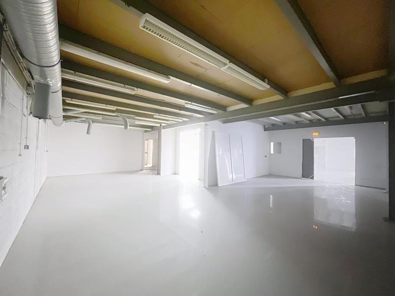 Entrepôt - 1 340 m²