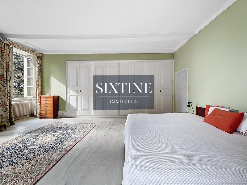 Maison - 312 m² - 9 pièces