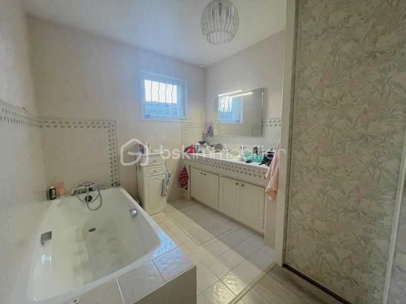 Maison traditionnelle - 165 m² - 6 pièces