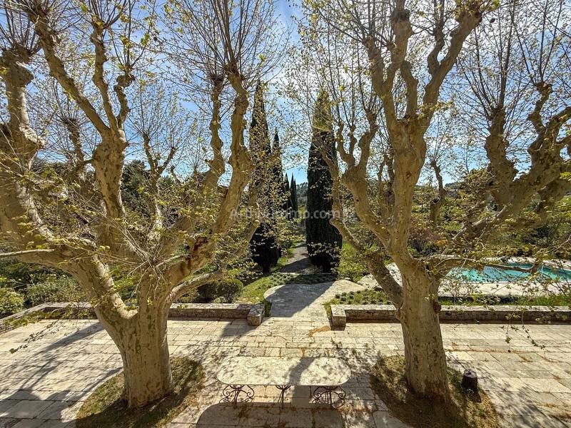 Maison - 359 m² - 10 pièces