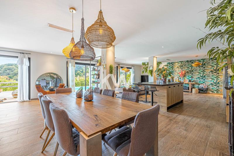 Maison - 220 m² - 4 pièces