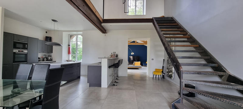 Maison - 800 m² - 11 pièces