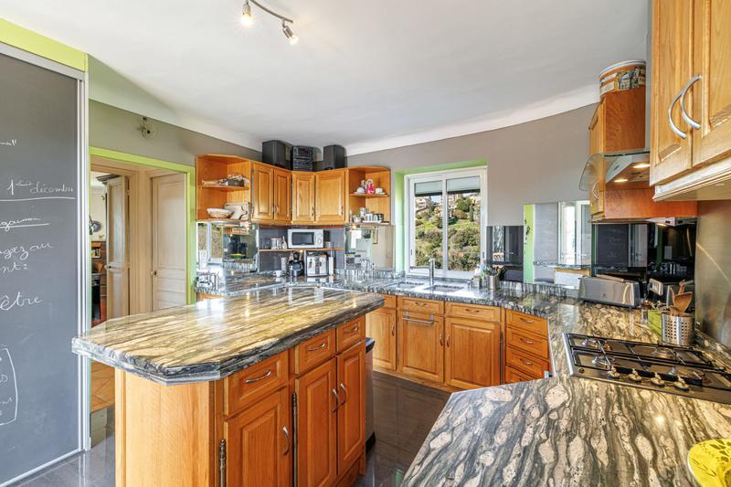 Maison - 205 m² - 6 pièces