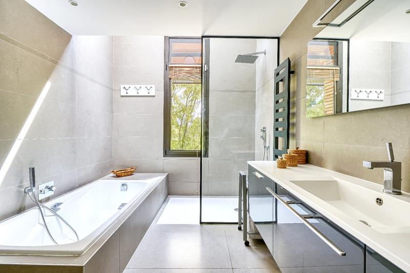 Maison - 300 m² - 11 pièces