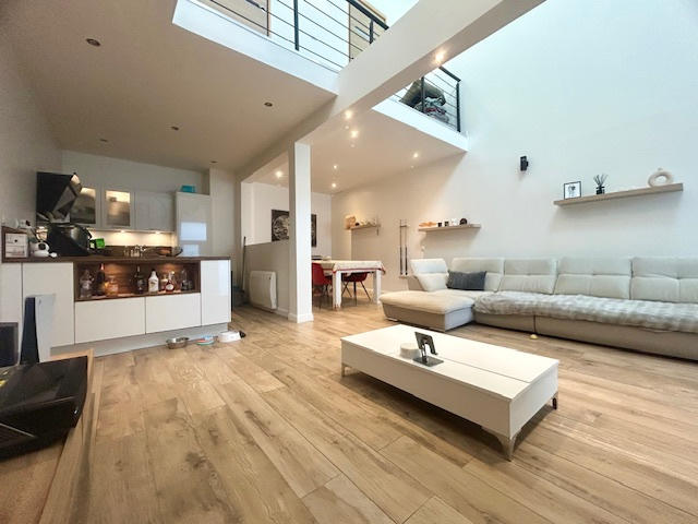 Loft - 78 m² - 4 pièces