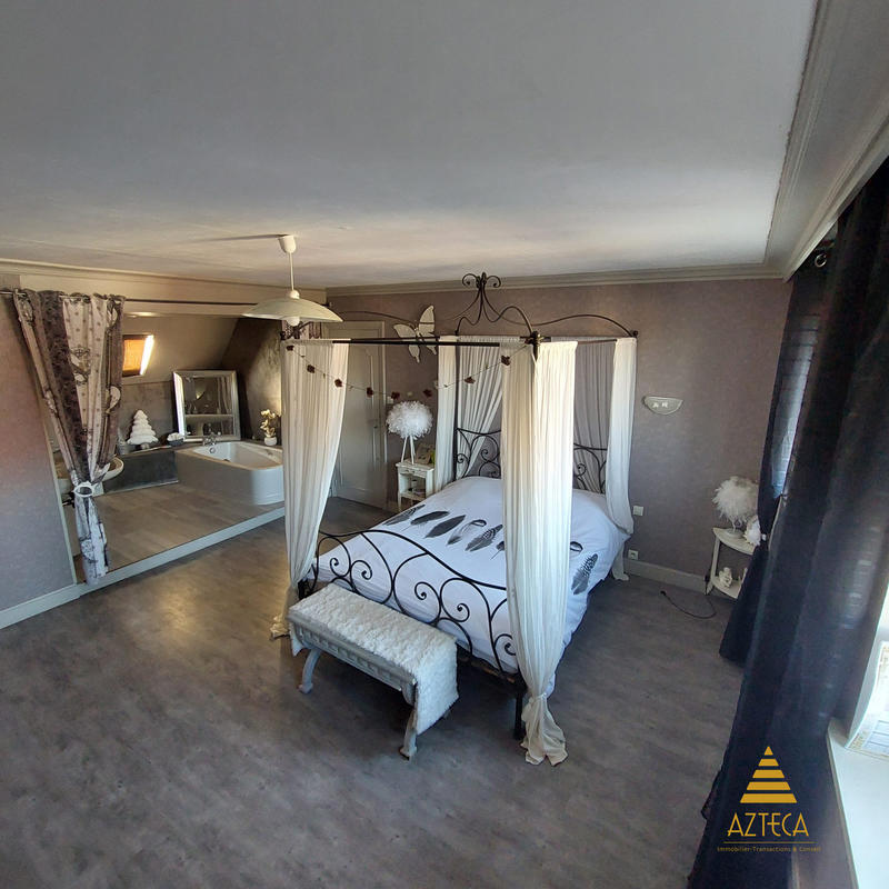 Maison - 315 m² - 11 pièces