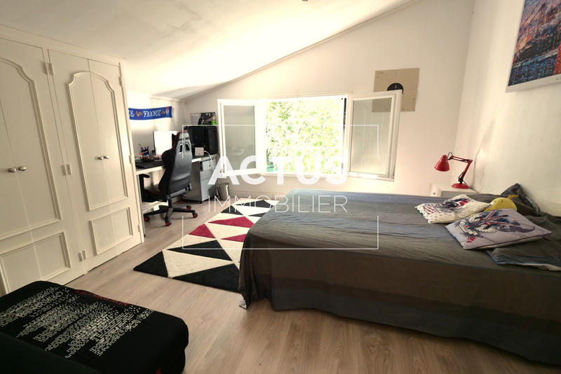 Maison - 214 m² - 6 pièces