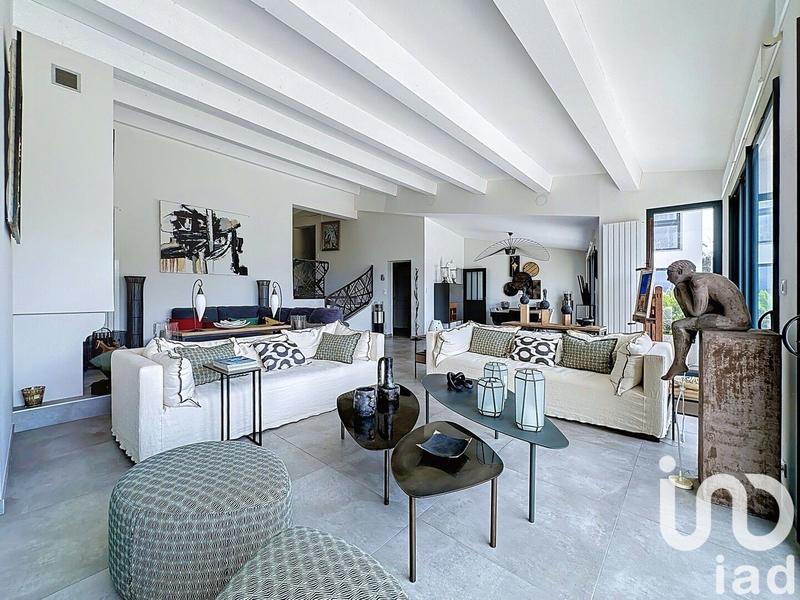 Maison - 247 m² - 7 pièces