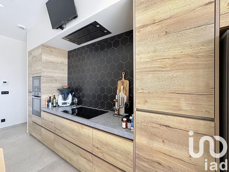 Maison - 230 m² - 7 pièces