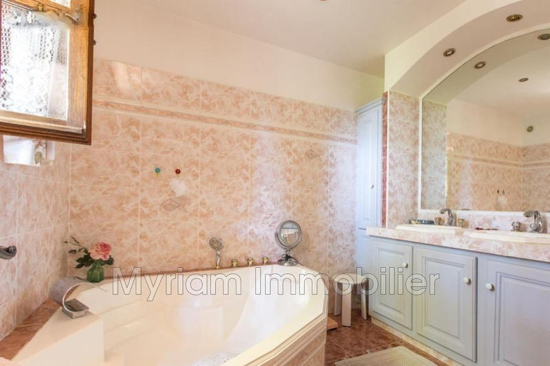 Maison - 200 m² - 6 pièces