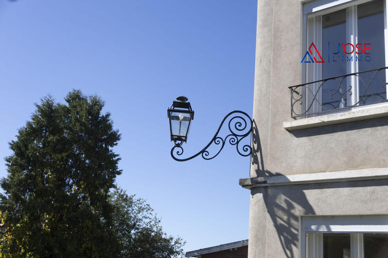 Maison - 195 m² - 7 pièces